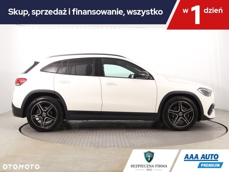 Mercedes-Benz GLA - 7