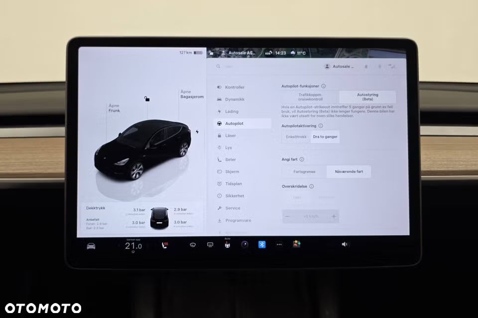 Tesla Model Y Long Range AWD - 16