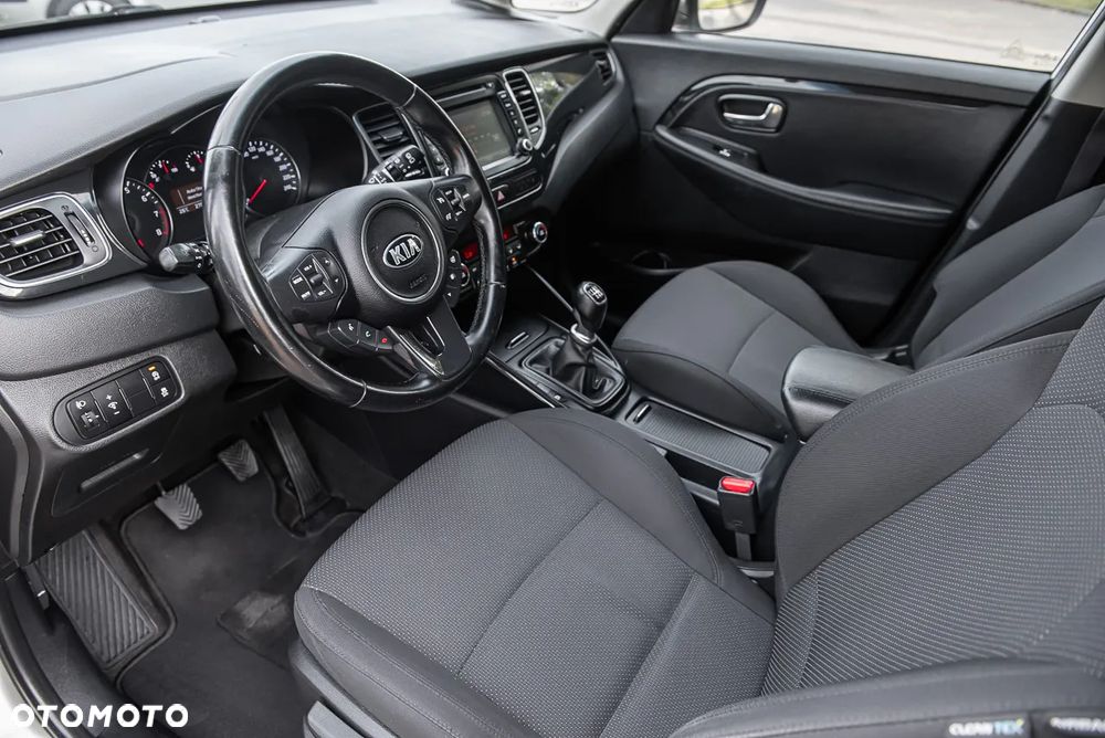 Kia Carens - 15
