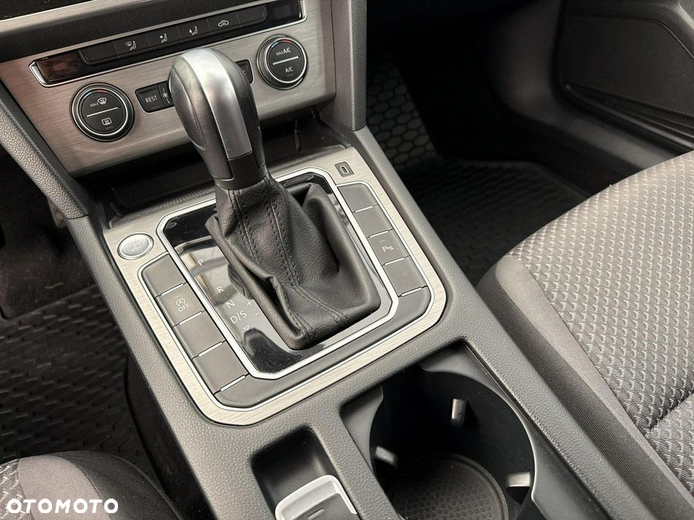 Volkswagen Passat 2.0 TDI EVO Essence DSG - 16