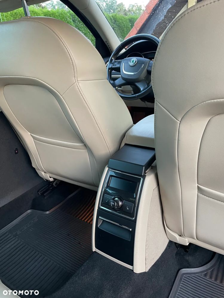 Skoda Superb 2.0 TDI L&K DSG - 8
