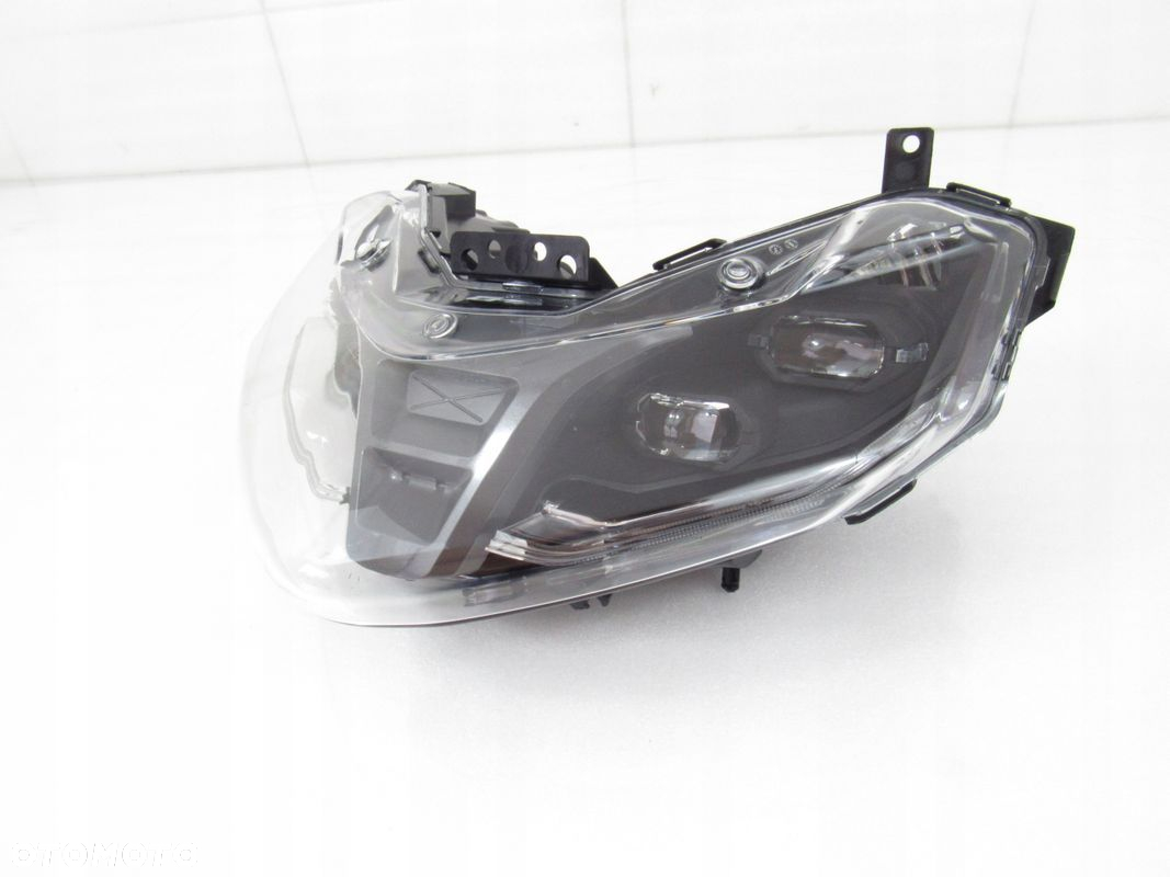 Lampa przód / reflektor BMW CE 04 - 6