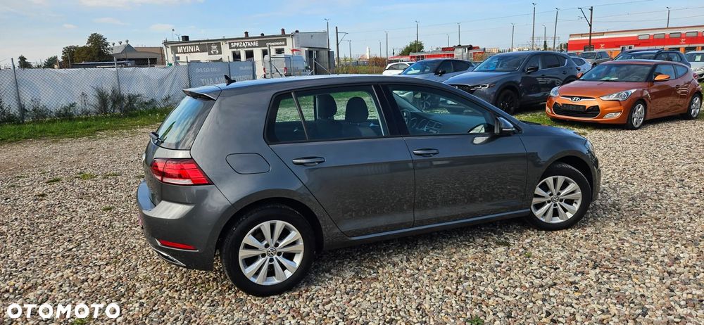 Volkswagen Golf - 10