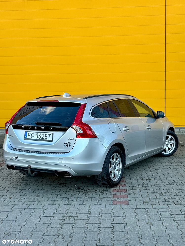 Volvo V60 D4 Geartronic Momentum - 10