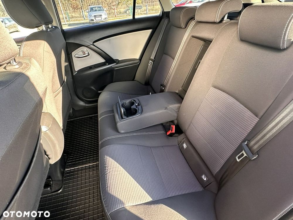 Toyota Avensis 2.0 D-4D Selection - 13