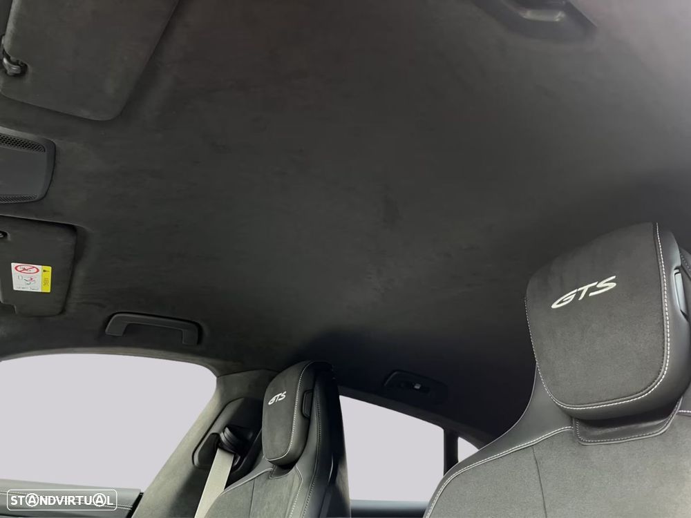 Porsche Taycan Sport Turismo - 19