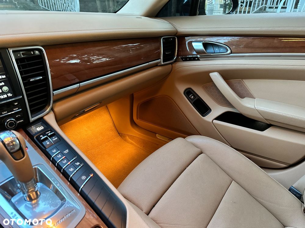 Porsche Panamera 4 PDK - 26