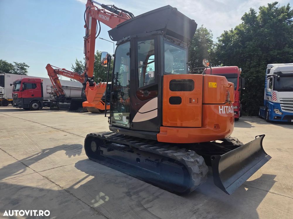 Hitachi ZX85, 8,65 tone, Ad sapare 5m, 2022, 2.427 ore, CUPLA RAPIDA HIDRAULICA+3 CUPE NOI, inst picon pe brate, latime 2,2m, senile cauciuc 90% ok, aer conditionat, computer, reviziile efectuate, ridica aprx 4 tone, leasing 4 ani, CA NOU-PROMOTIE 62.900 EUR - 2