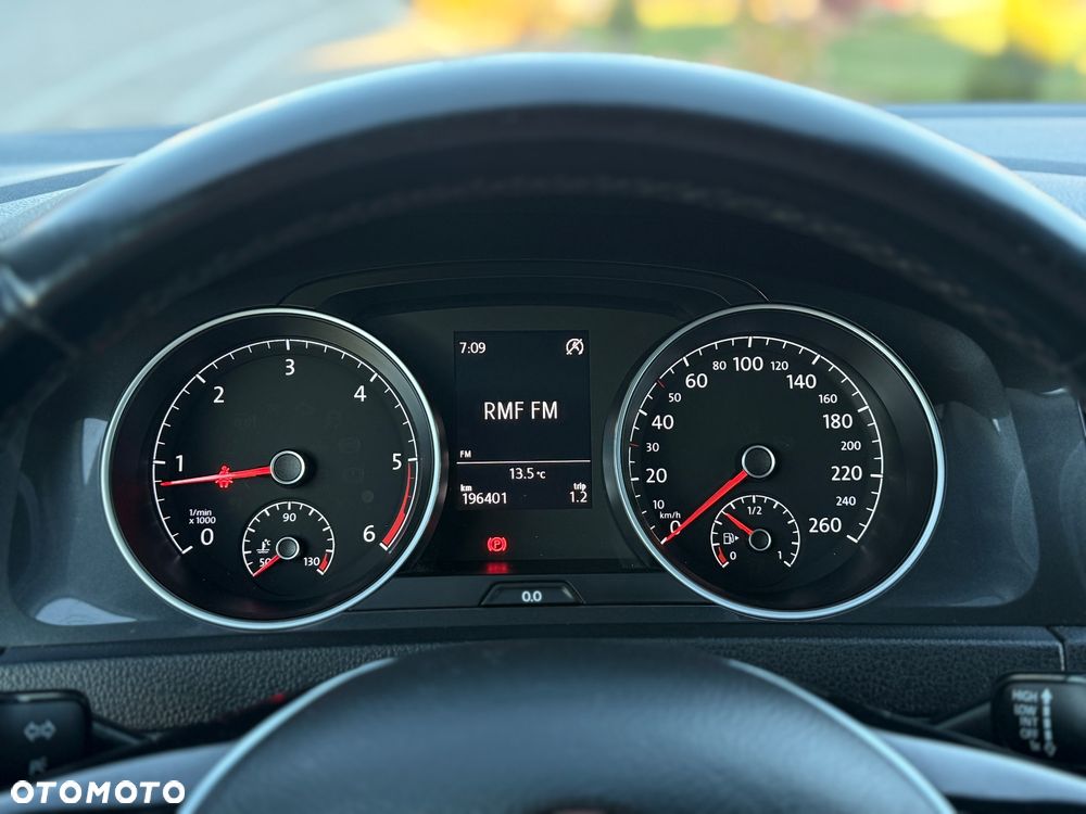 Volkswagen Golf - 22