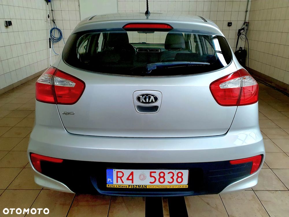 Kia Rio 1.2 L - 6
