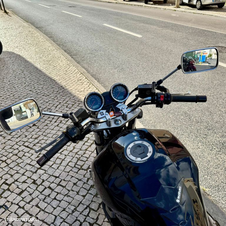 Suzuki GSX 1400 - 23