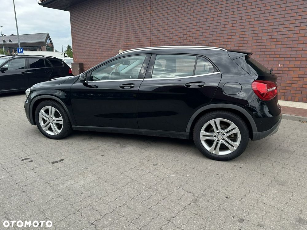 Mercedes-Benz GLA - 16