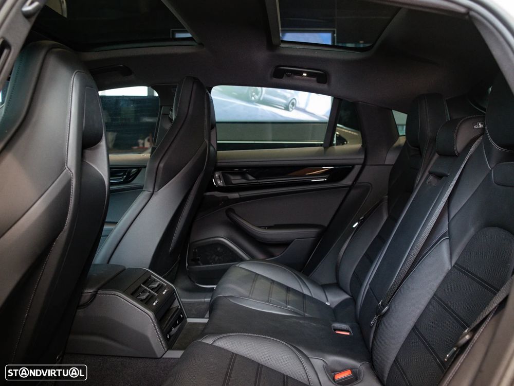 Porsche Panamera 4 E-Hybrid - 26