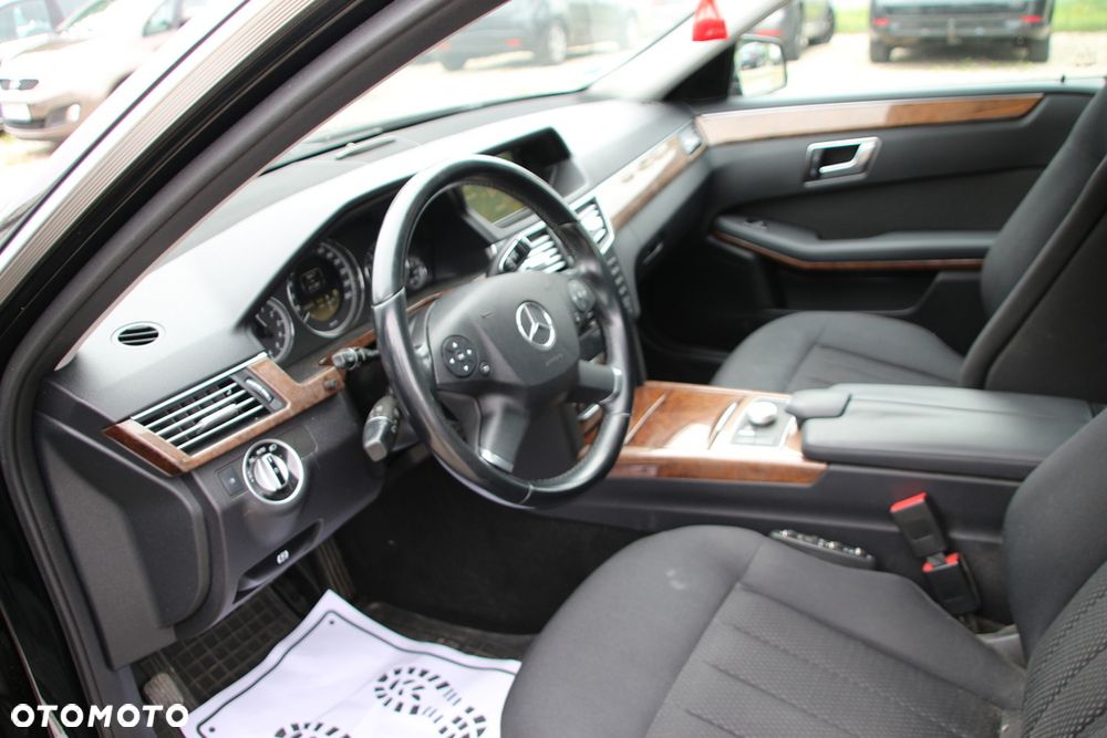 Mercedes-Benz Klasa E 250 CGI BlueEFFICIENCY 7G-TRONIC Elegance - 12