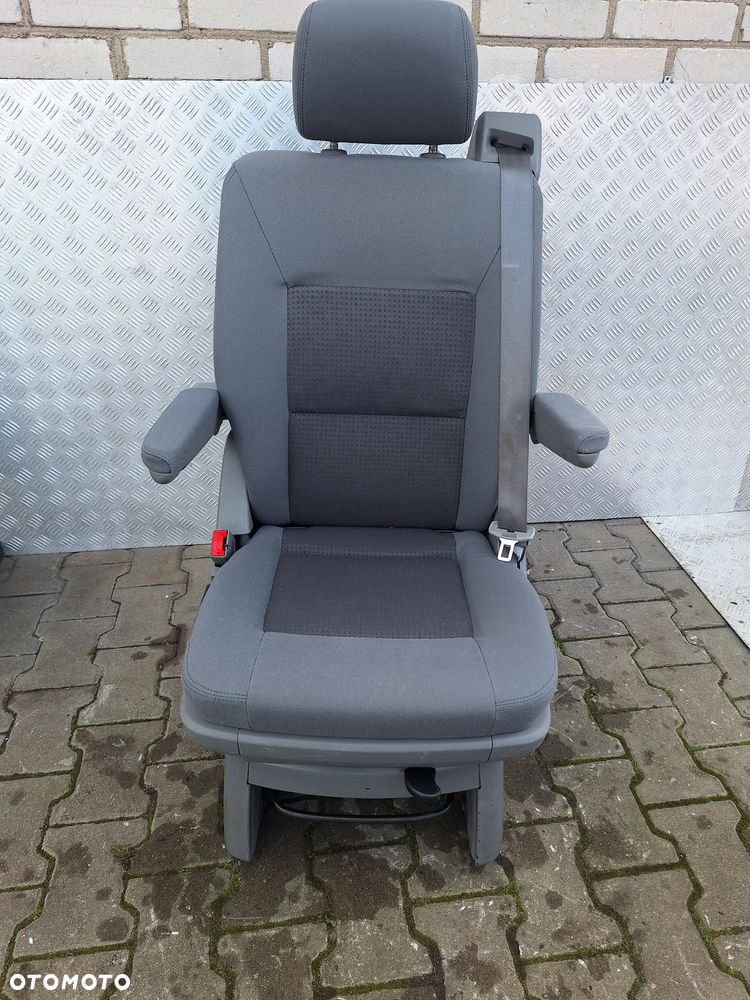 FOTEL OBROTOWY VW T5 MULTIVAN - 2