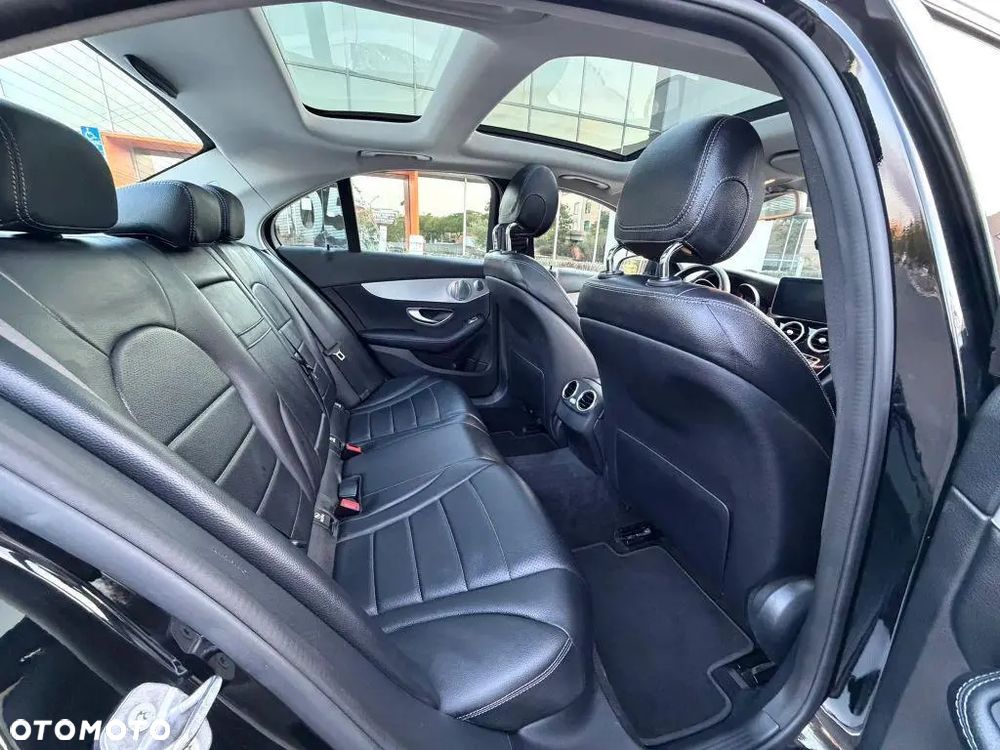 Mercedes-Benz Klasa C 300 7G-TRONIC AMG Line - 12