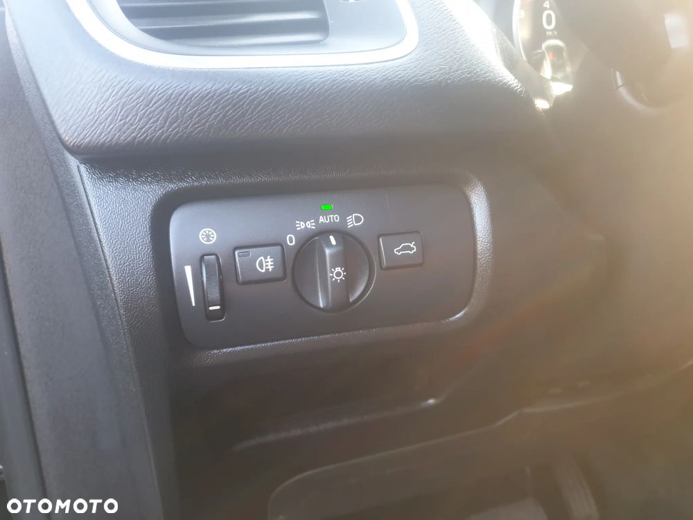 Volvo V40 T3 Drive-E Kinetic - 22