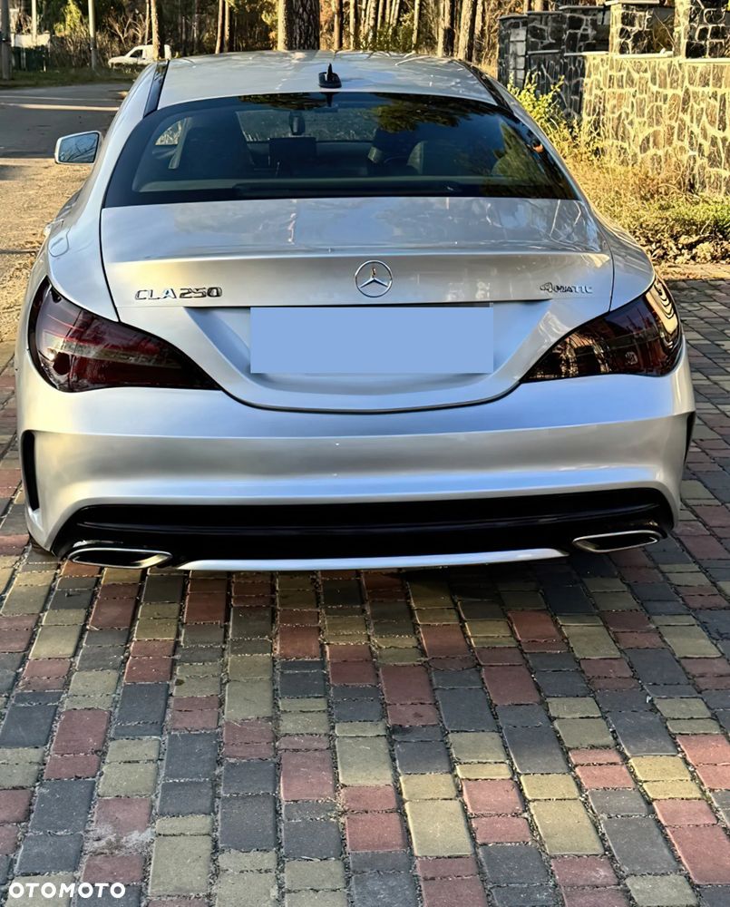 Mercedes-Benz CLA 250 4Matic 7G-DCT - 5