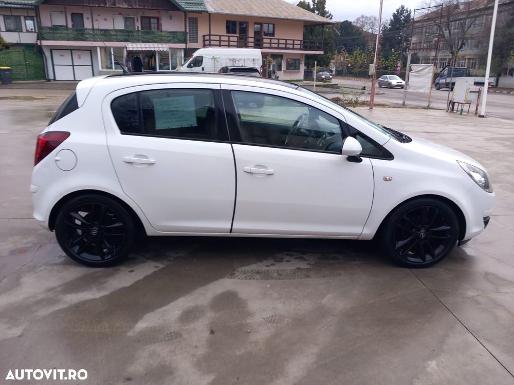 Opel Corsa 1.4i Cosmo - 2