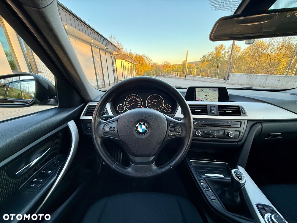 BMW Seria 3 316d - 29