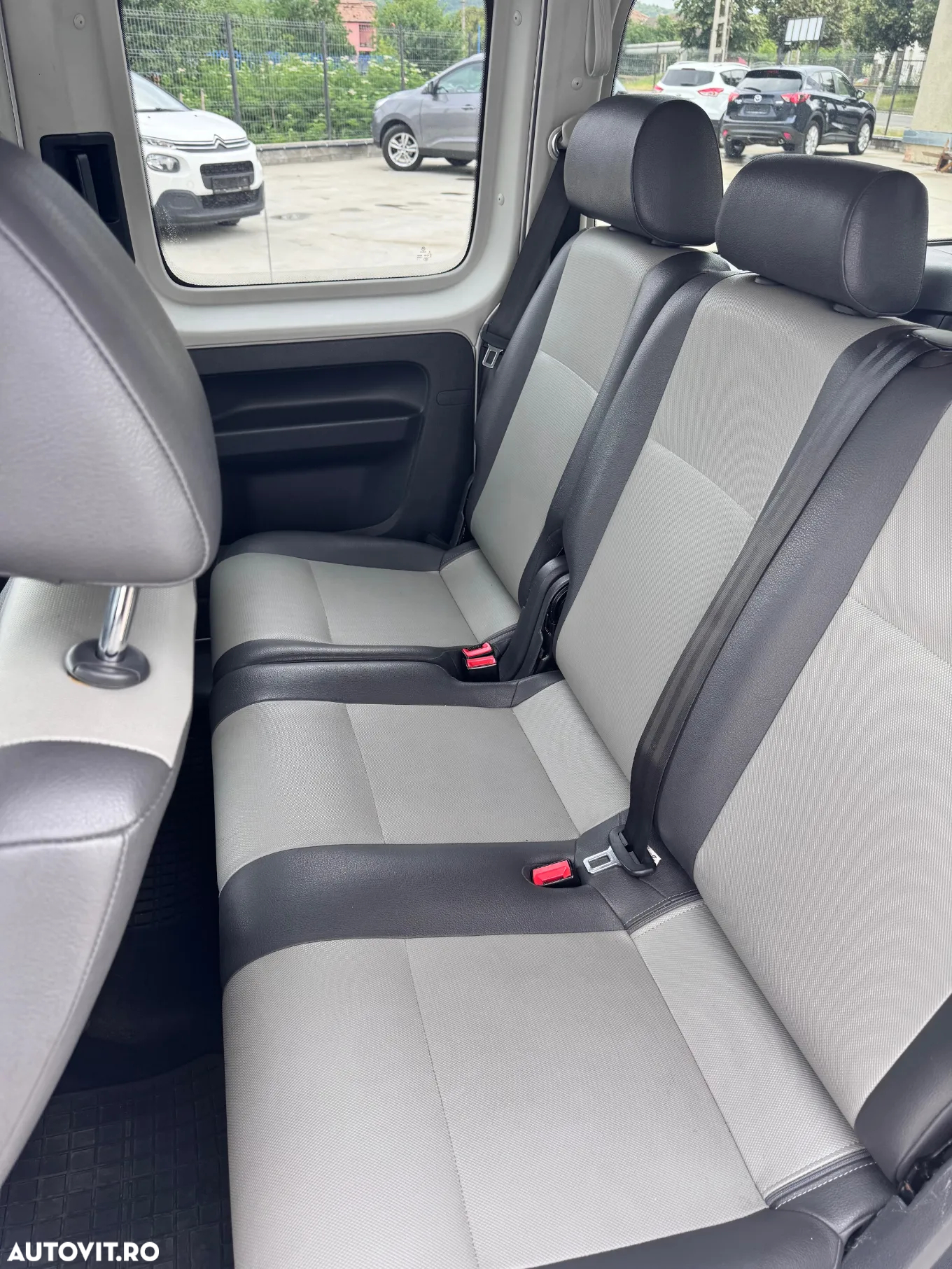 Volkswagen Caddy Maxi 2.0 TDI Comfortline DSG - 12