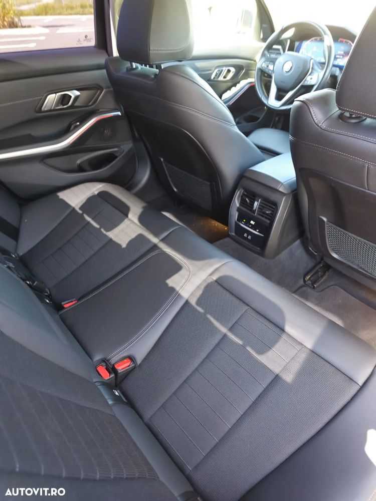 BMW Seria 3 320d xDrive AT Luxury Line - 7
