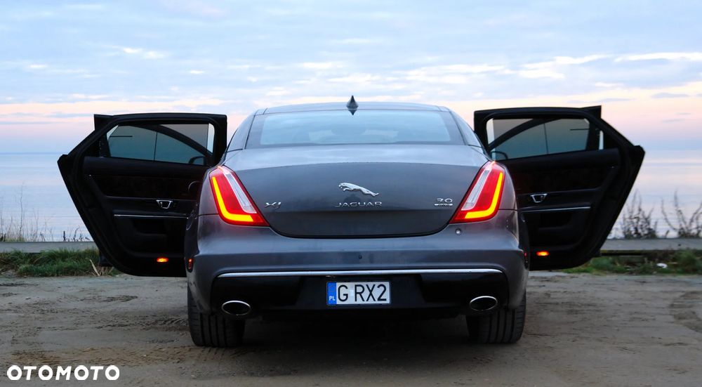 Jaguar XJ 3.0 T AWD LWB Premium Luxury - 16