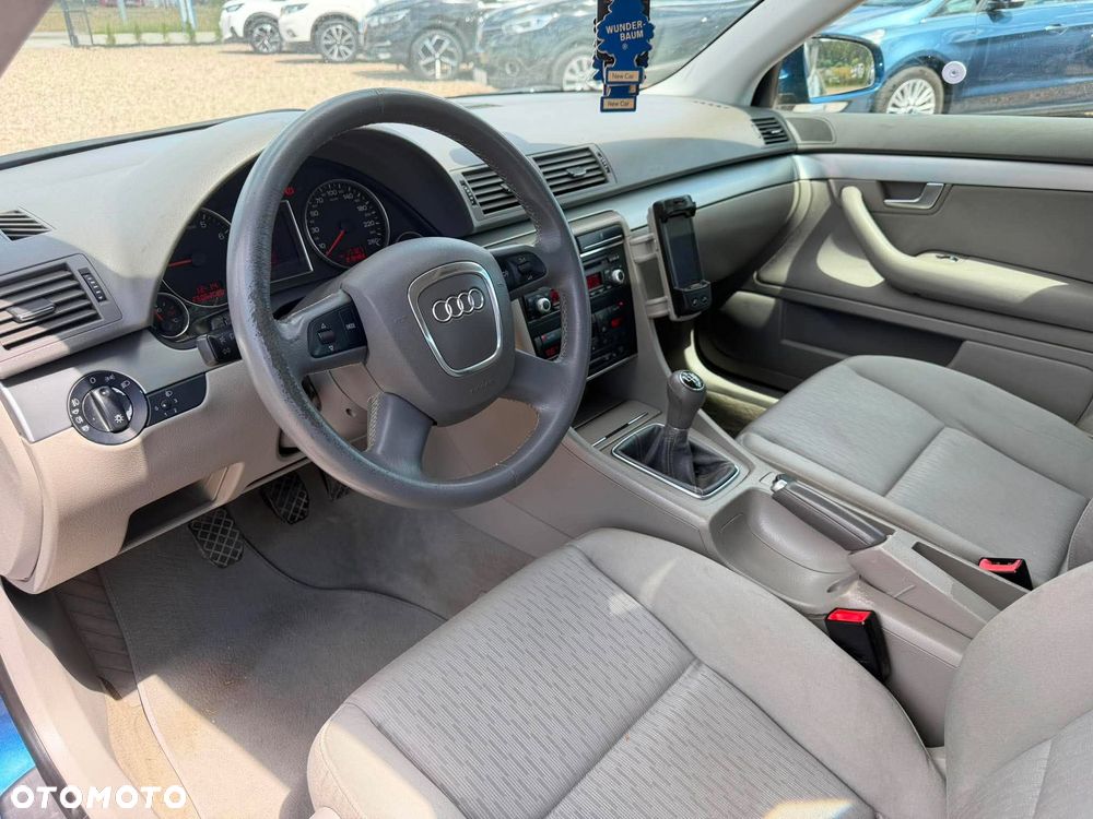 Audi A4 Limousine - 10