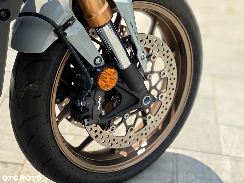 Honda CB - 23