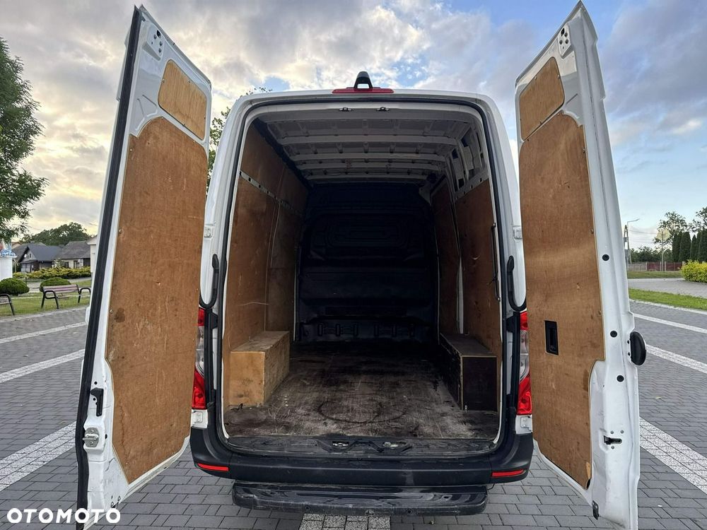 Mercedes-Benz Sprinter - 24