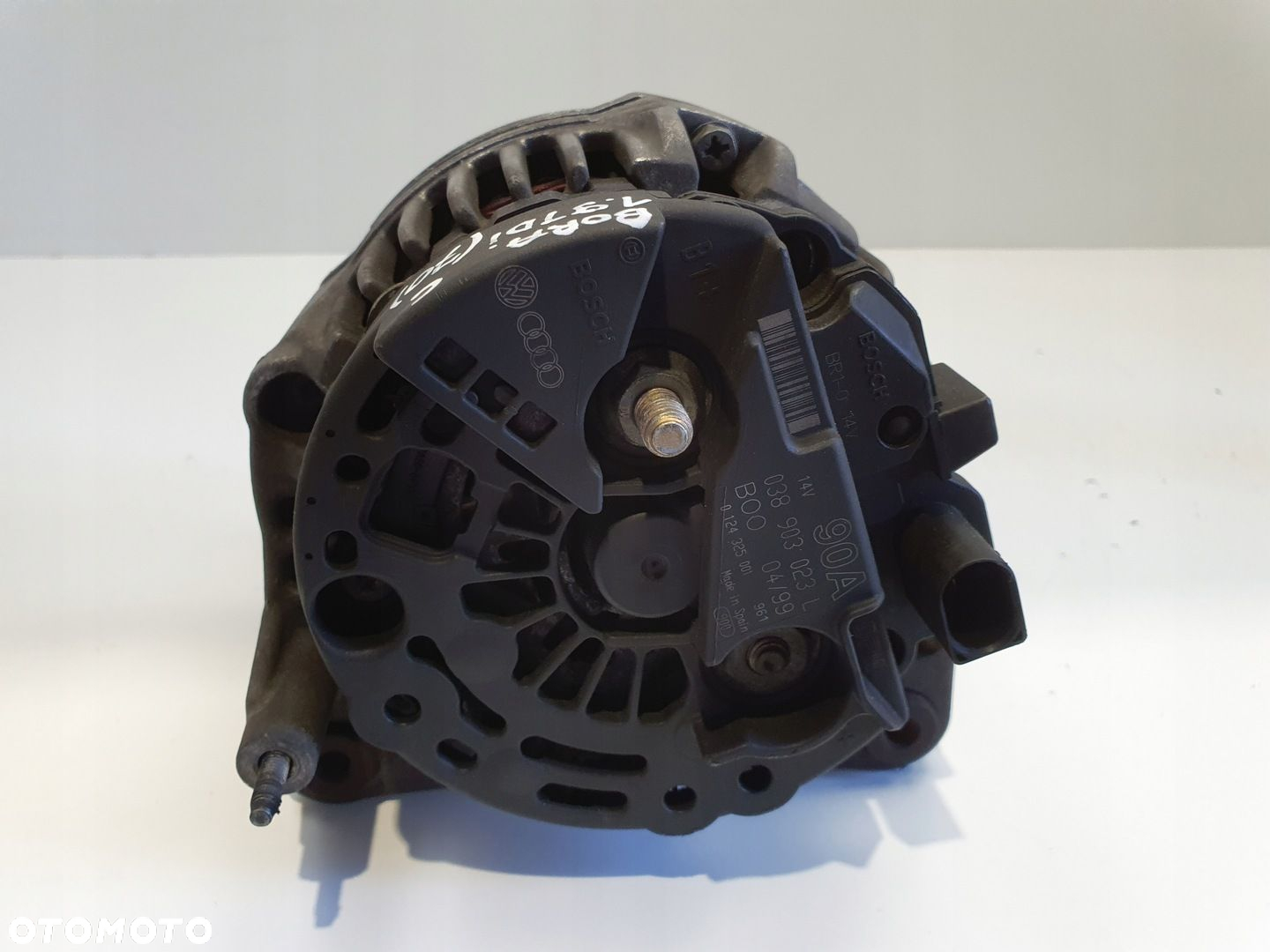 VW Bora 1.9 TDI ALTERNATOR bosch 038903023L 90A - 8