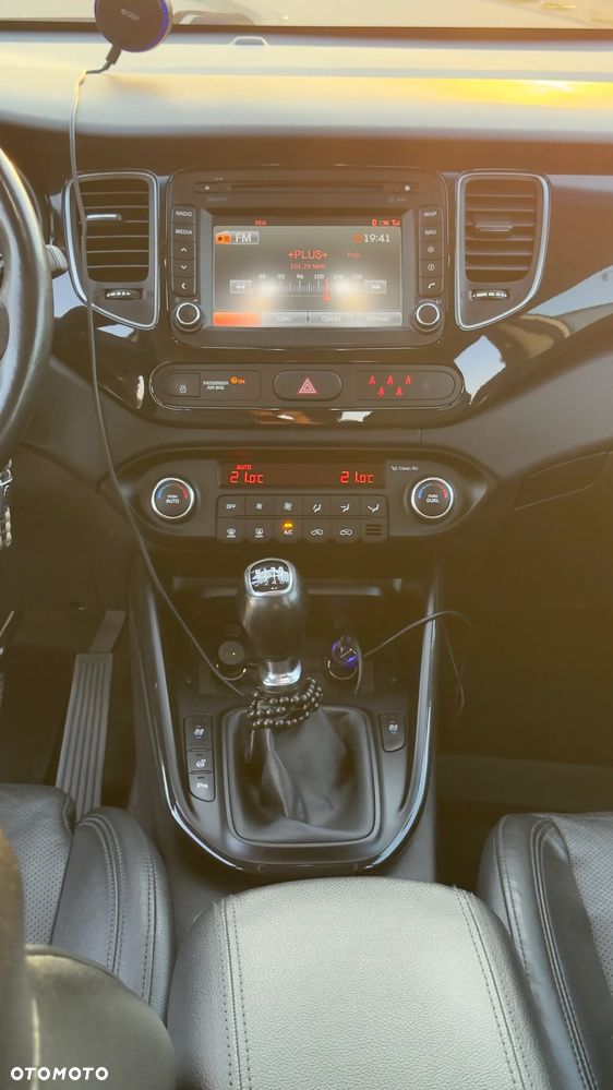 Kia Carens 1.7 CRDi XL 7os - 19