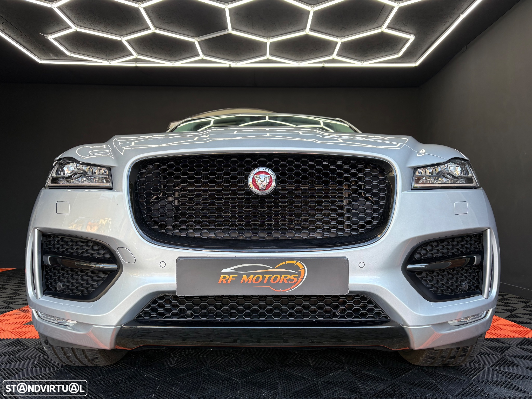 Jaguar F-Pace 20d Aut. R-Sport - 18