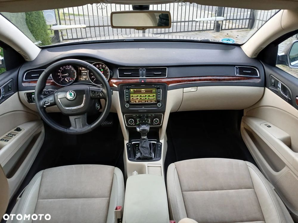 Skoda Superb 2.0 TDI DSG Exclusive - 24