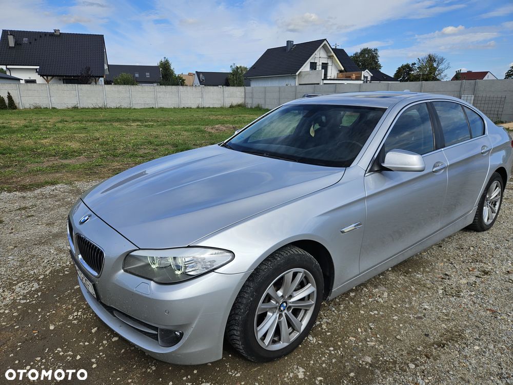 BMW Seria 5 528i xDrive Luxury Line - 9