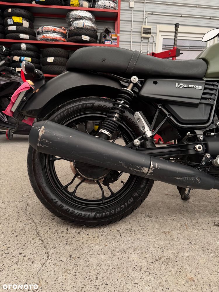 Moto Guzzi V7 - 12