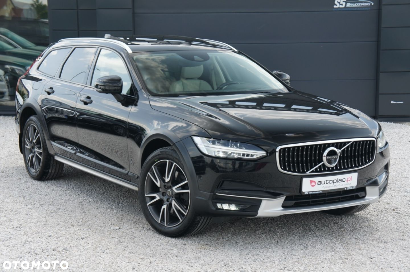 Volvo V90 Cross Country - 2