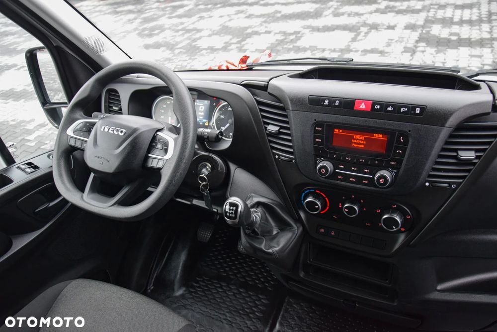 Iveco DAILY 35S12 / 2.3 - 120 KM / DOSTAWCZE / BLASZAK / KLIMA / TEMPOMAT / KLIMA / TRYB CITY / SERWISOWANY / SPROWADZONY Z NIEMIEC - 28