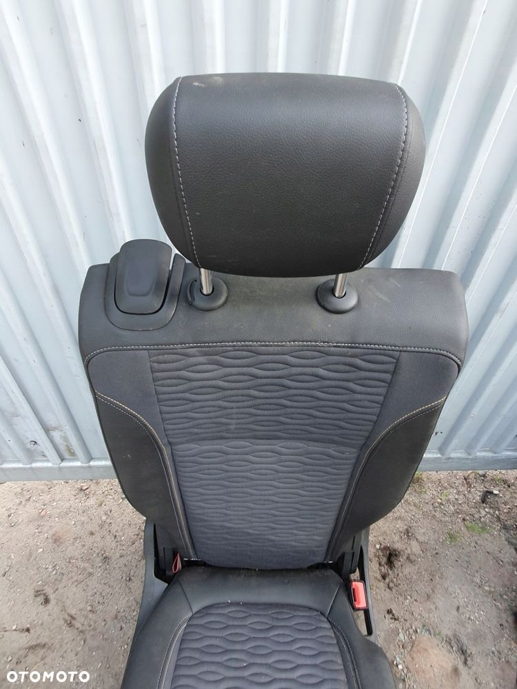 fotel prawy 2 rząd Opel Zafira C - 2
