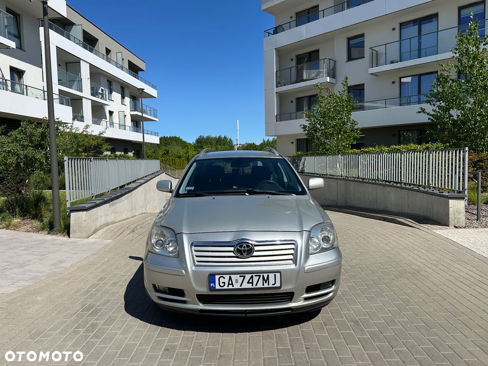 Toyota Avensis 2.0 D-4D Sol - 2