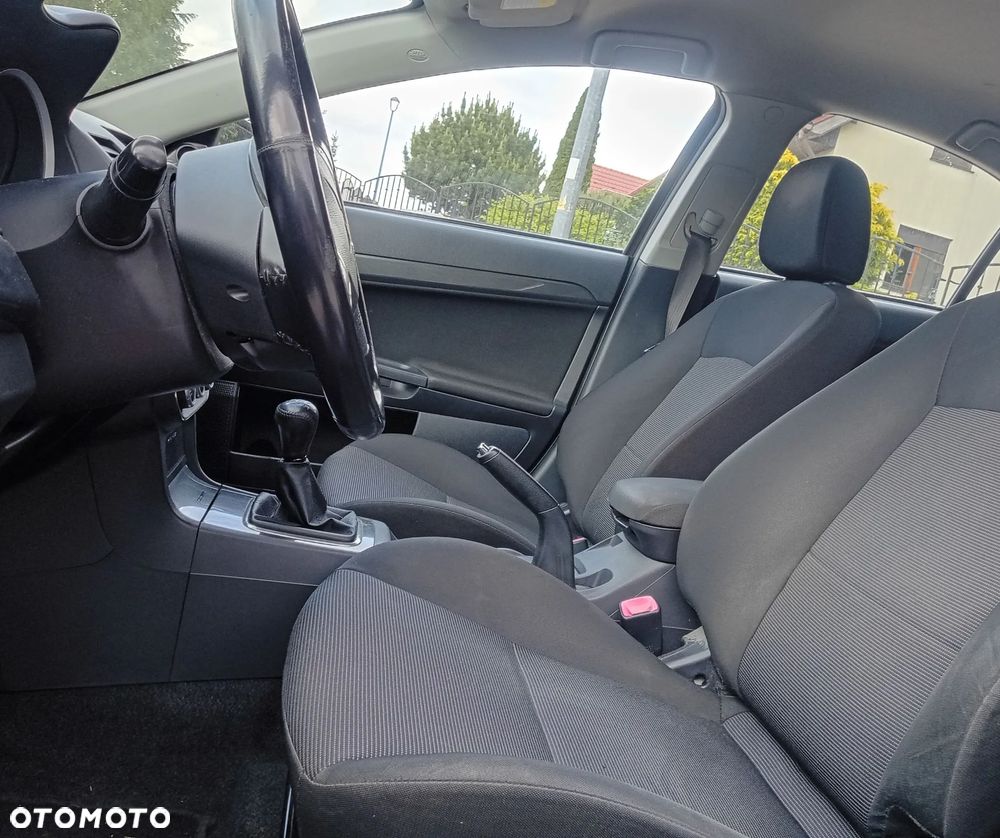 Mitsubishi Lancer 1.8 Intense - 11