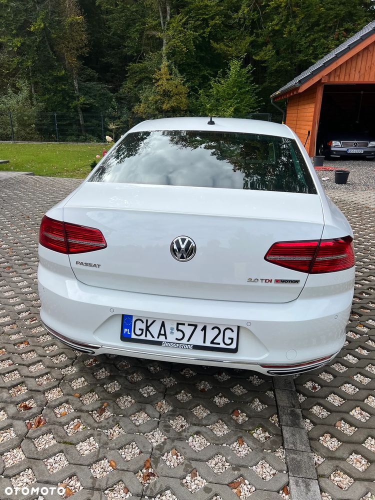 Volkswagen Passat - 4