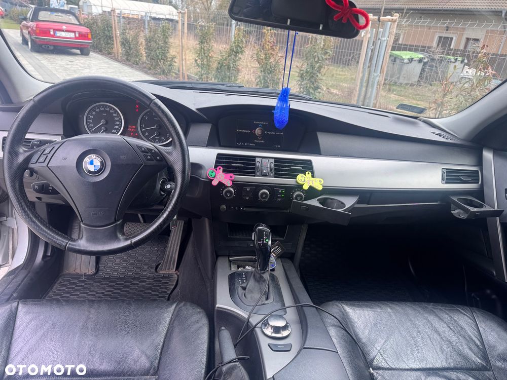 BMW Seria 5 523i - 5