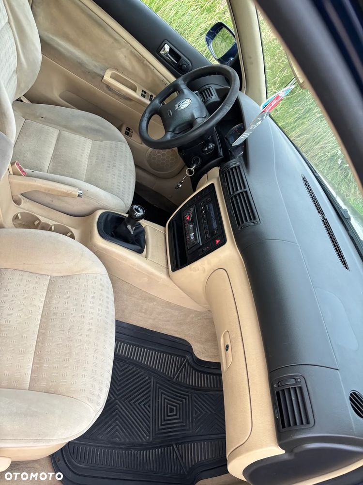 Volkswagen Passat - 16