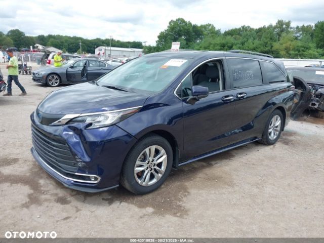 Toyota Sienna - 2