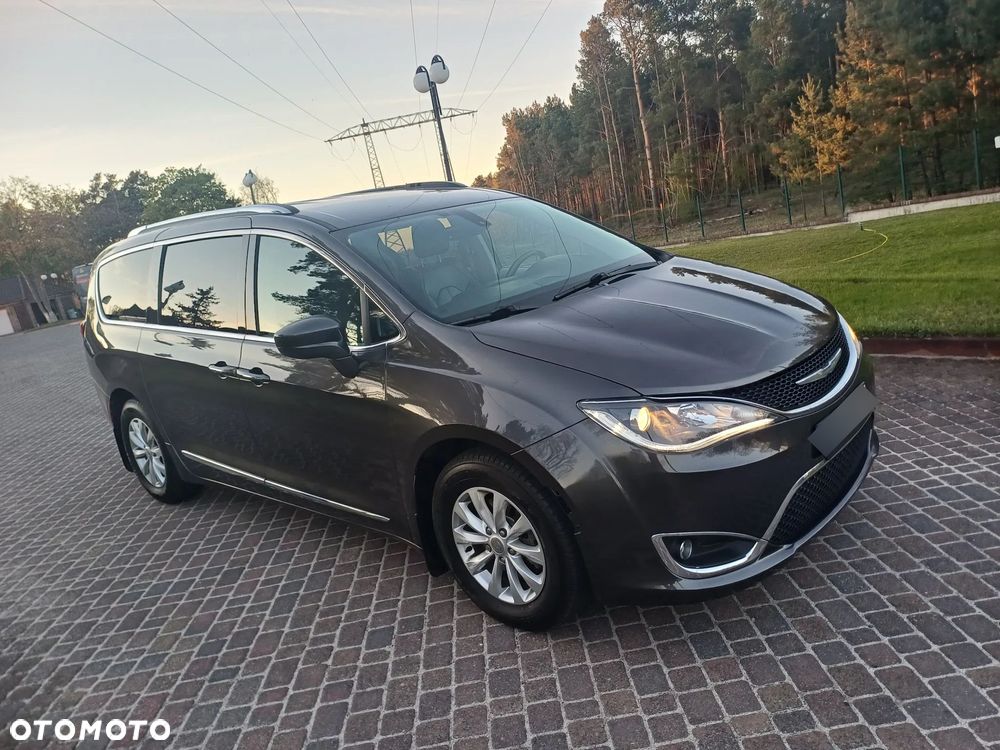 Chrysler Pacifica - 1