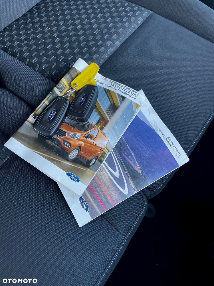 Ford Transit Custom Van - 20