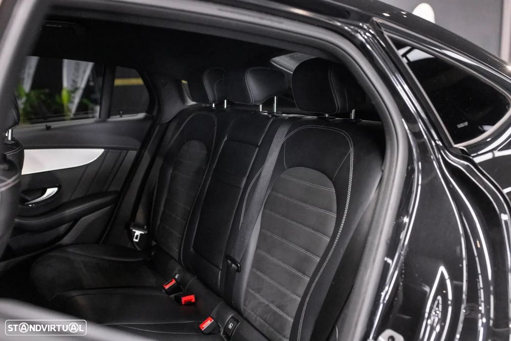 Mercedes-Benz GLC 300 e Coupe 4Matic 9G-TRONIC AMG Line - 37