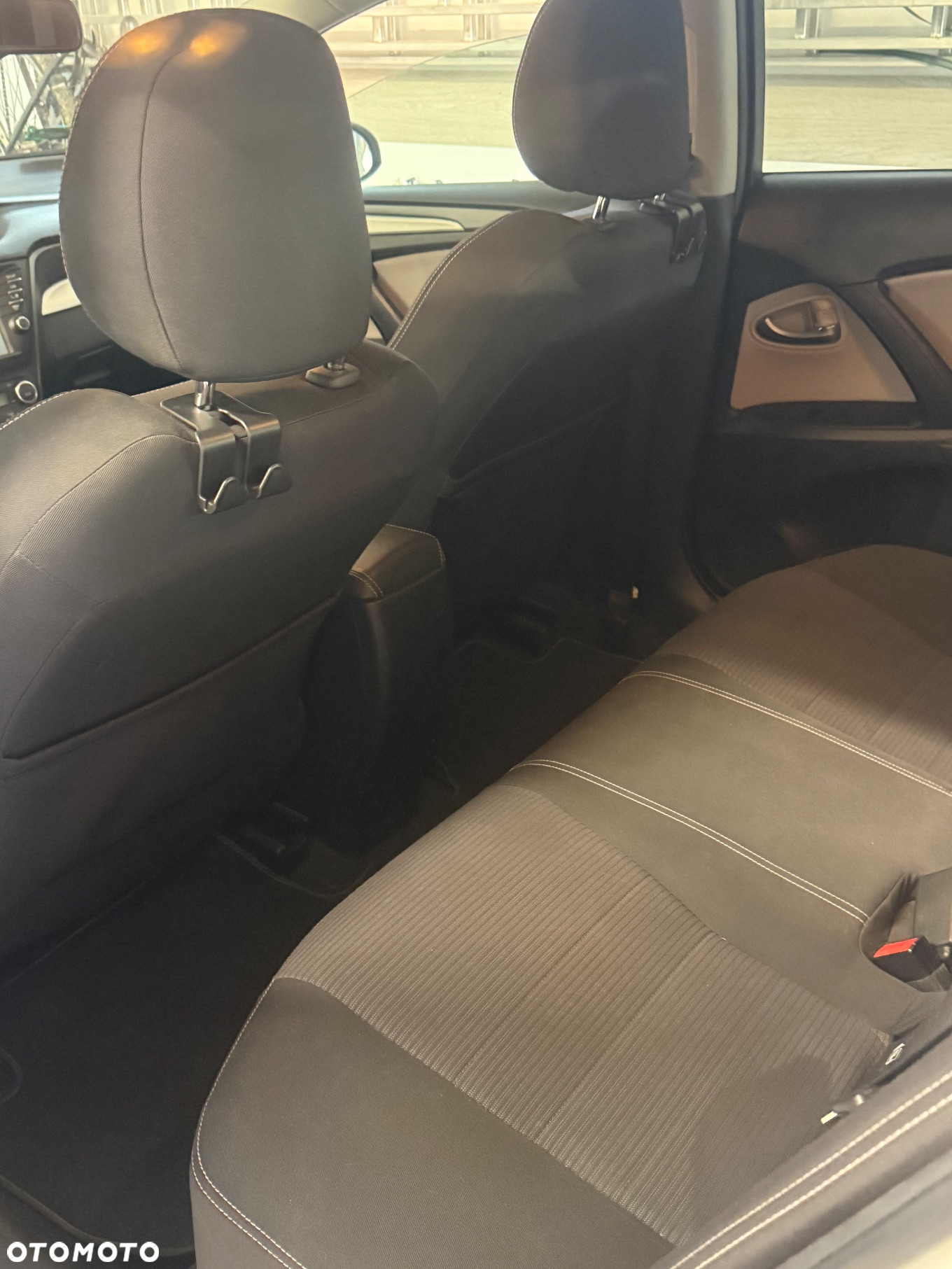 Toyota Avensis - 24