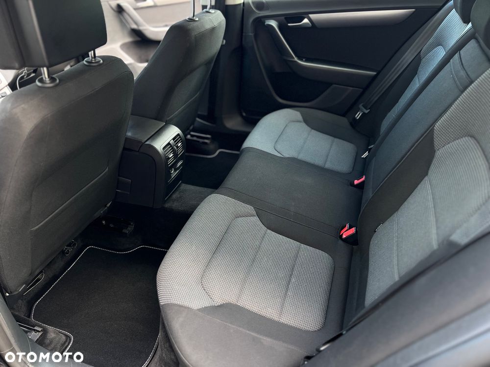 Volkswagen Passat 2.0 TDI Comfortline - 10